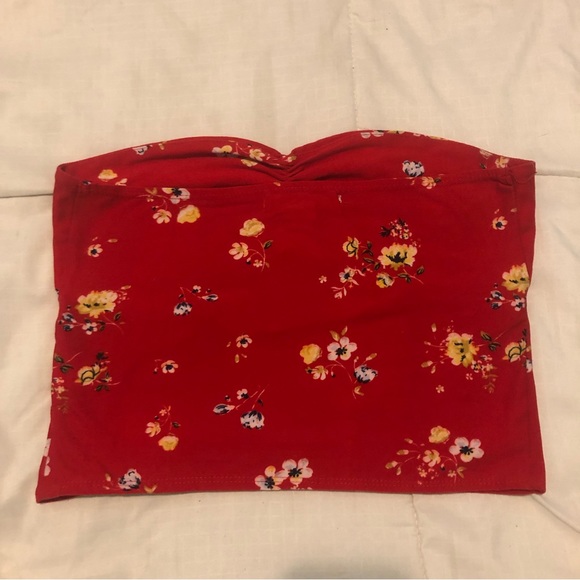 3/40$ Urban Heritage - Red Crop Top With Flowers - Picture 2 of 5